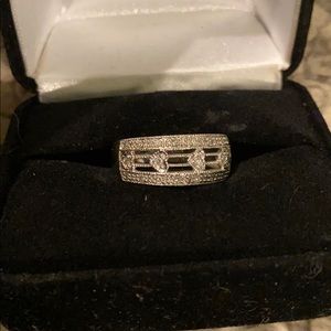 Pre loved 14k White Gold 1/6ct TDW Diamond Ring
